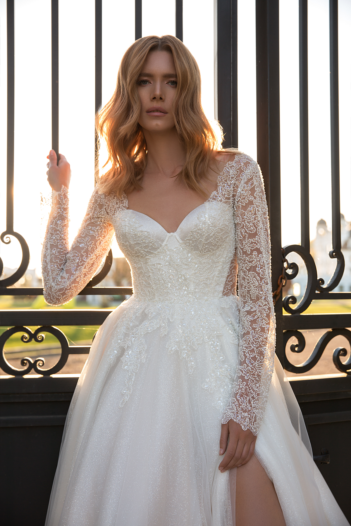 2019 Lace Bohemian Wedding Dresses V Neck Sequins Appliqued Sweep Train Long Sleeve Beach Wedding Dress Custom Side Split Vestidos De Novia