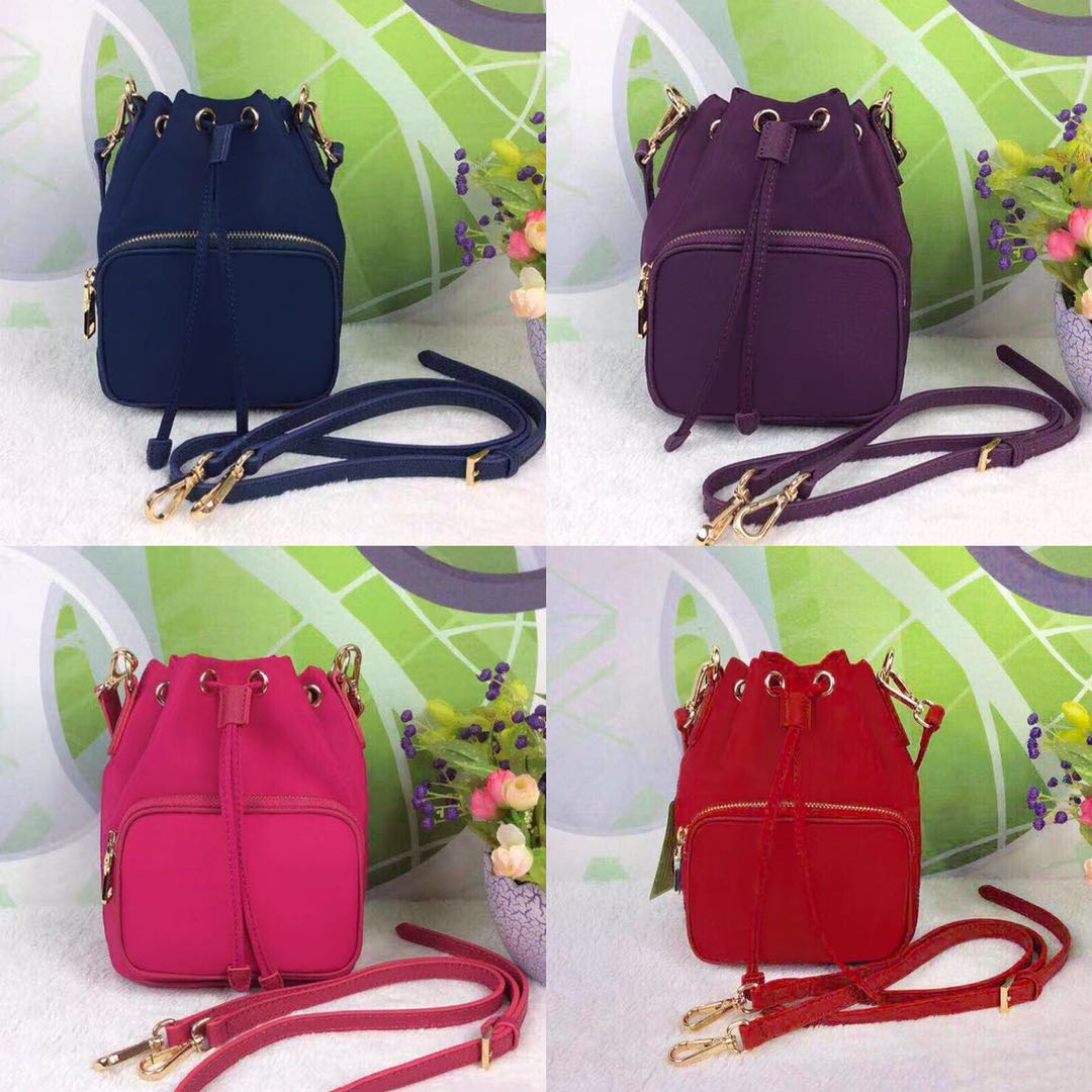 Drawstring Classic Style Waterproof Wholesale Ladies Bucket Canvas Messenger Bag Bag Bucket Fashion Shoulder Messenger Casual Handb Tshff, Red;black
Drawstring Classic Style Waterproof Wholesale Ladies Bucket Canvas Messenger Bag Bag Bucket Fashion Shoulder Messenger Casual Handb Tshff, Red;black