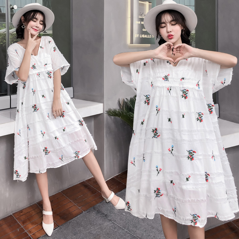 White Maternity Dress summer loose V-neck Short Sleeve cotton linen embroidery floral pregnant women Pleated dress 2 pieces suit
White Maternity Dress summer loose V-neck Short Sleeve cotton linen embroidery floral pregnant women Pleated dress 2 pieces suit