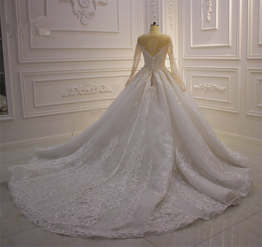 luxury ball gown wedding dresses long sleeves lace appliqued sheer bridal dresses beaded sequins plus size wedding gowns robe de mariee
