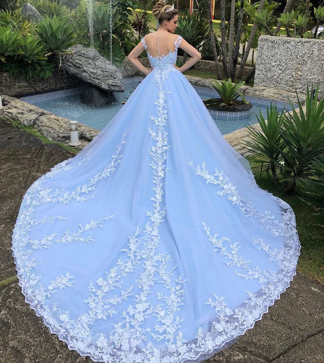 Stunning White Lace Wedding Dresses Sheer Jewel A Line Appliqued Bridal Gowns Covered Buttons Sweep Train Tulle robe de mariée
