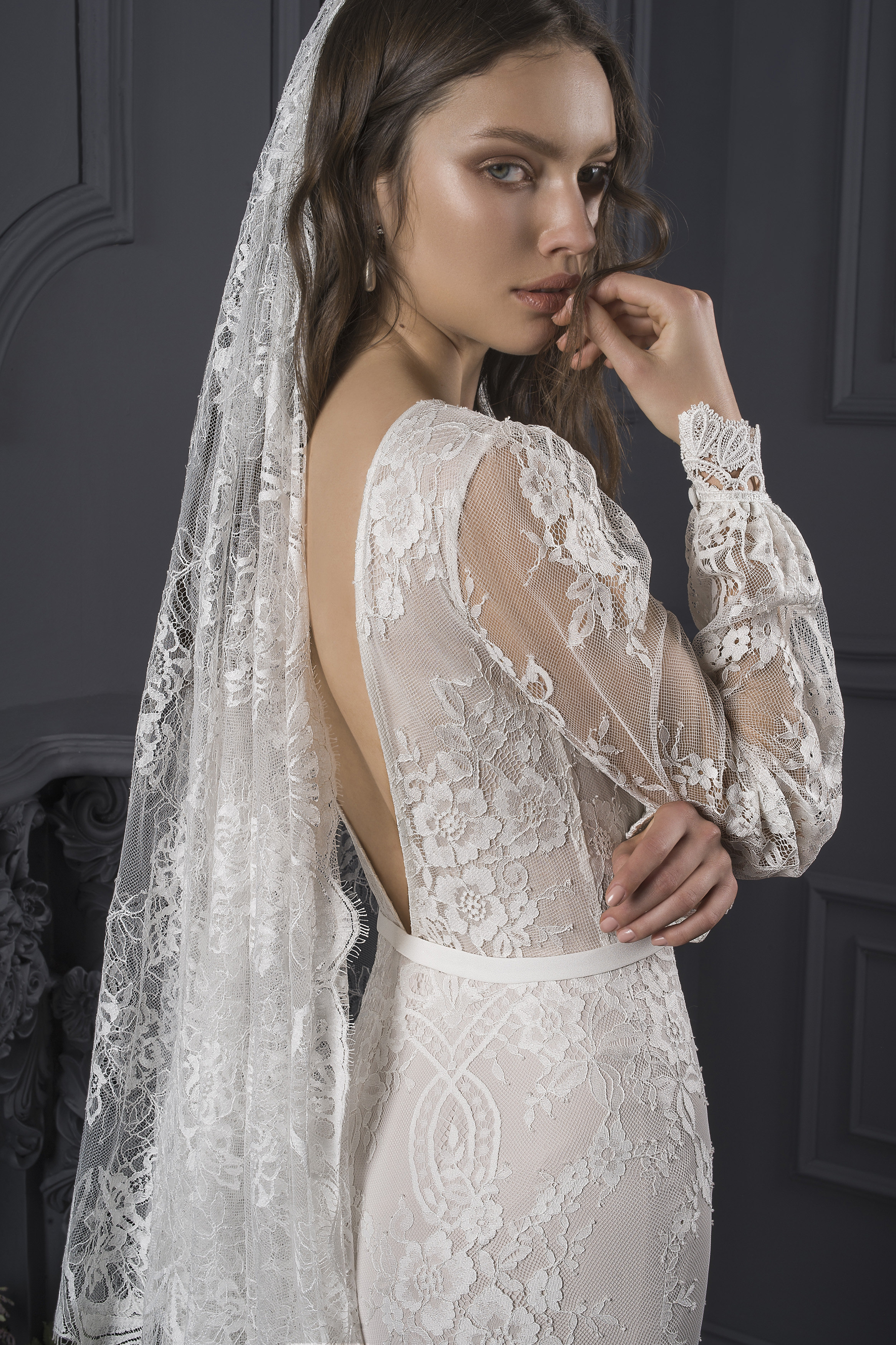 Lihi Hod Mermaid Dresses Jewel Neck Sweep Train Backless Beach Boho Wedding Dress Custom Made Lace Bridal Gowns Long Sleeves