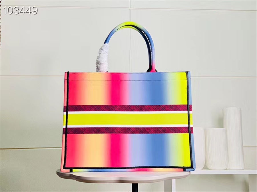 Retro Totes Bags For Women Trendy Vintage Embroidery Handbag Female Small Shoulder Bags Casual Fashion Hobo Bag Baguette Shape Bag
Retro Totes Bags For Women Trendy Vintage Embroidery Handbag Female Small Shoulder Bags Casual Fashion Hobo Bag Baguette Shape Bag
