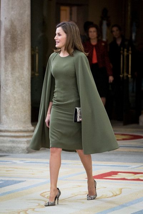 New Mother Of The Bride Dresses with Cape 2020 Knee Short Olive Wedding Party Celebrity Formal Gowns robe de soriee