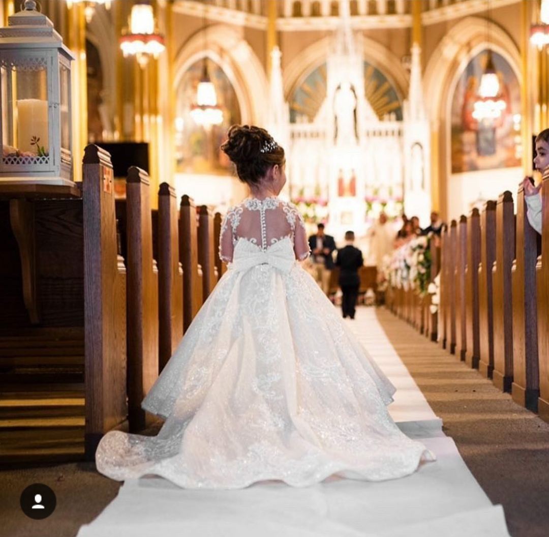 Lovely Long Sleeve Flower Girl Dresses Lace Appliques Sequined Jewel Neck Sweep Train First Communion Dress with Beads Girls Pageant Gowns