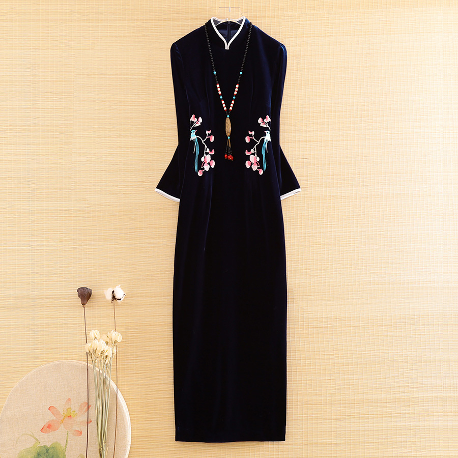 Chinese Style Women Velvet Qipao Dress Autumn Royal Embroidery Floral Vingtage Elegant Lady Luxurious Cheongsam Dress S-XXXL
Chinese Style Women Velvet Qipao Dress Autumn Royal Embroidery Floral Vingtage Elegant Lady Luxurious Cheongsam Dress S-XXXL