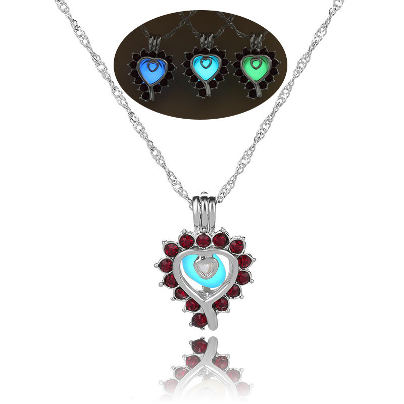 Personality Luminescence Necklace Woman Red Drill Pumpkin Pendeloque Cut Trembling Ornaments
Personality Luminescence Necklace Woman Red Drill Pumpkin Pendeloque Cut Trembling Ornaments