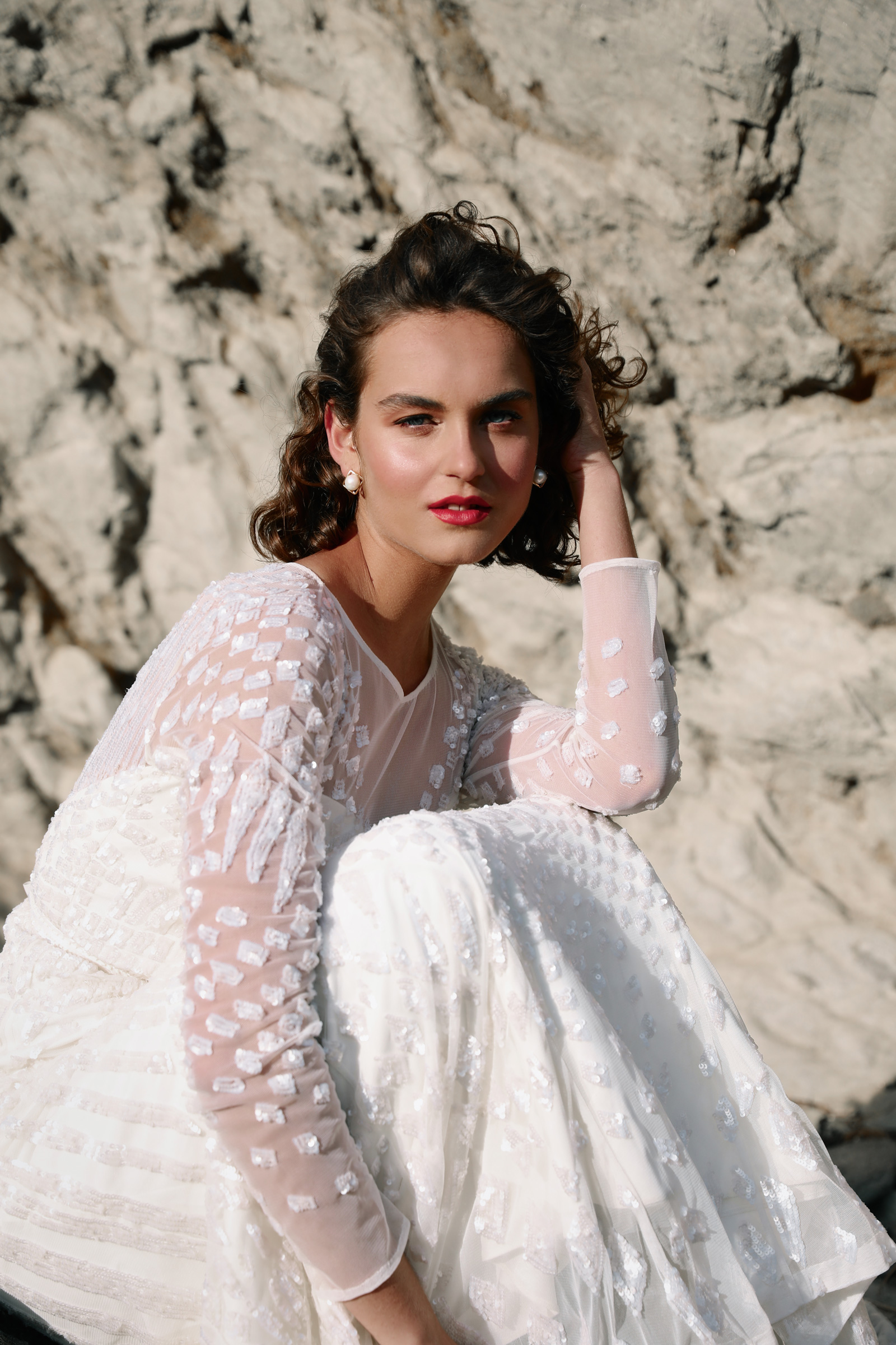 2020 Lace Mermaid Wedding Dresses Sweep Train Sequins Appliqued Beads Long Sleeve Wedding Dress Hollow Back Boho Robes De Mariée