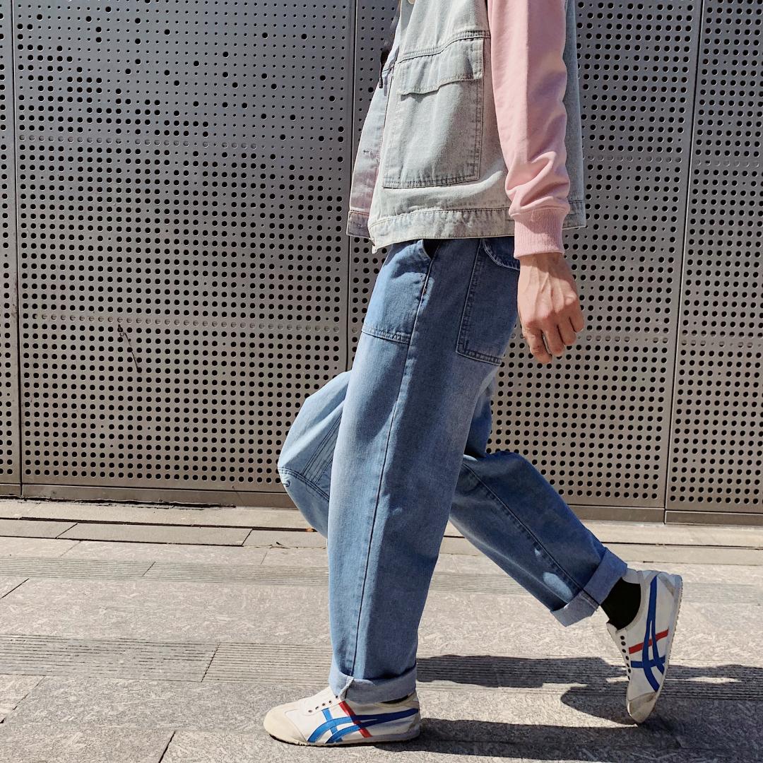 MIXCUBIC 2019 Autumn Korean style Unique pocket neutral jeans men blue casual loose washing Ankle-length jeans men size -XXL
MIXCUBIC 2019 Autumn Korean style Unique pocket neutral jeans men blue casual loose washing Ankle-length jeans men size -XXL