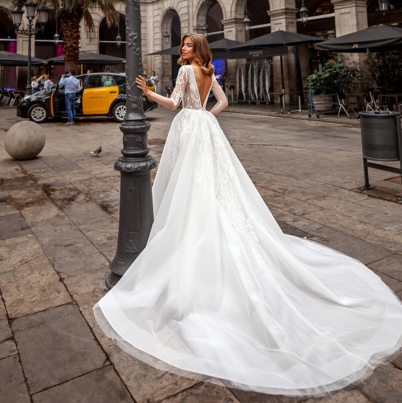 A Elegant Lace Line Backless Wedding Dresses Deep V Neck Appliqued Long Sleeves Bridal Gowns Sweep Train Tulle Robe De Marie ppliqued