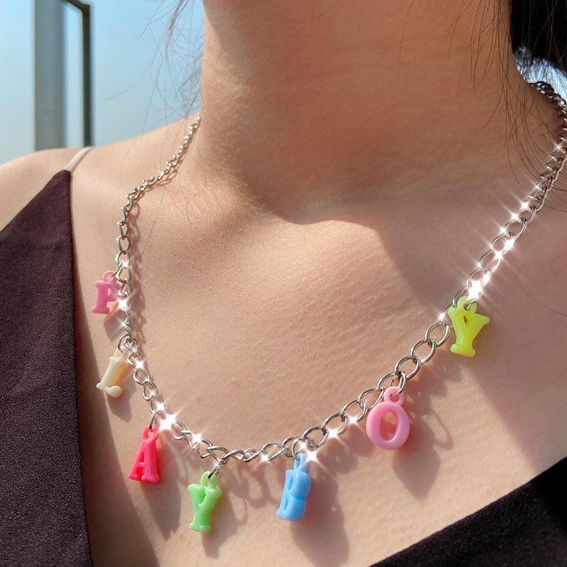 Chains JUST FEEL Korean Cute Letter Pendant Necklace For Women Fashion Multicolor Long Chain Design Jewelry Gifts
Chains JUST FEEL Korean Cute Letter Pendant Necklace For Women Fashion Multicolor Long Chain Design Jewelry Gifts