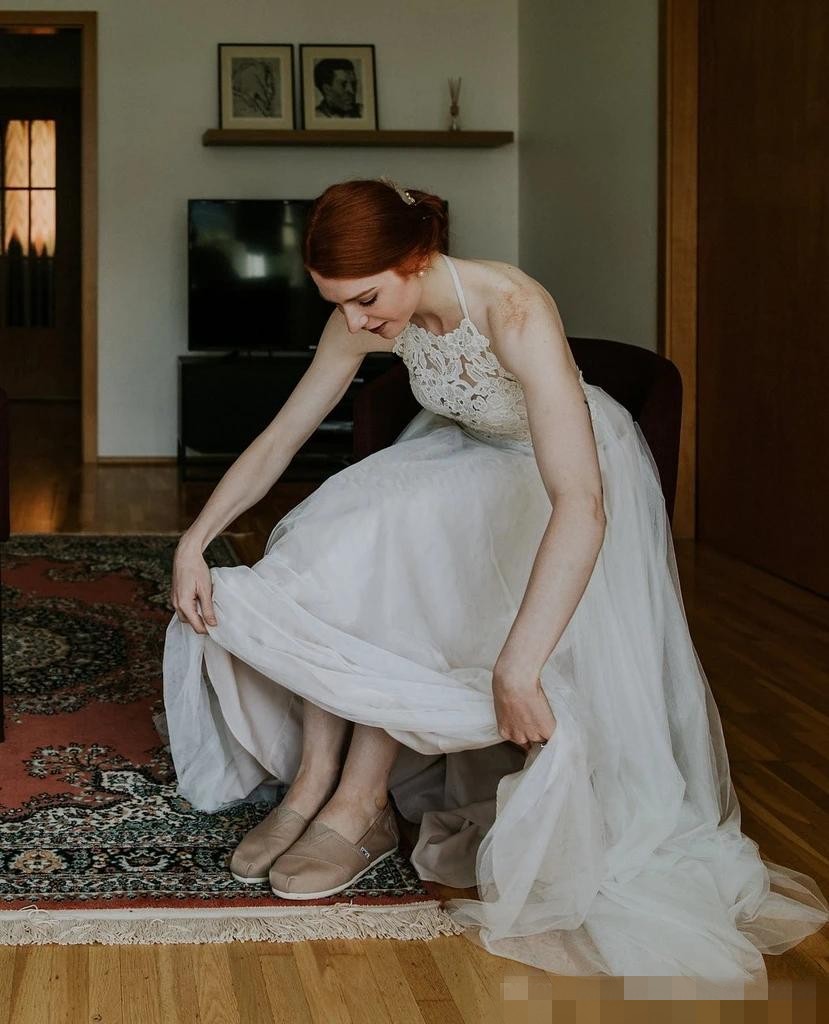 2020 Boho Beach Dresses Lace Applique Sweep Train Tulle Backless Halter Custom Made Country Wedding Gown Vestido De Novia