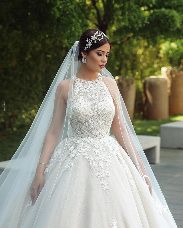 2020 New Pattern Arabic Bridal Wedding Dresses in Dubai Halter Neck Sexy Back Design Hight Quality Lace and Tulle Wedding Gowns for Women