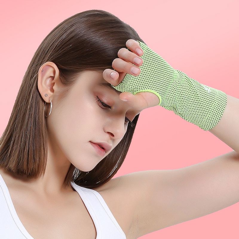 Summer Breathable Ice Cooling Wrist Brace Support Tennis Wristband Wrap Sport Sweatband For Gym Yoga Volleyball, Green
Summer Breathable Ice Cooling Wrist Brace Support Tennis Wristband Wrap Sport Sweatband For Gym Yoga Volleyball, Green
