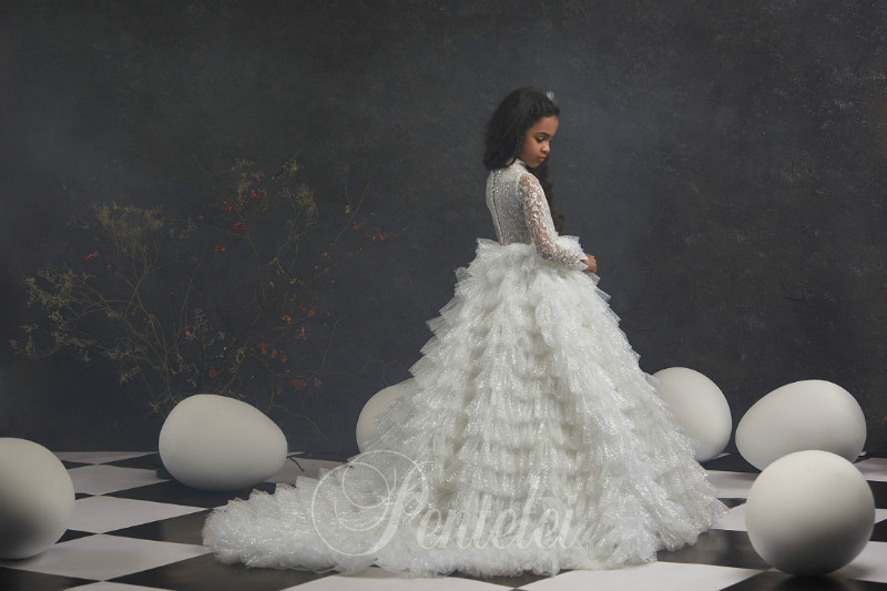 Lovely A Line Flower Girl Dresses High Neck Long Sleeve Lace Applique Sequins Tiered Pageant Dress Floor Length Girl's Birthday Part 0508