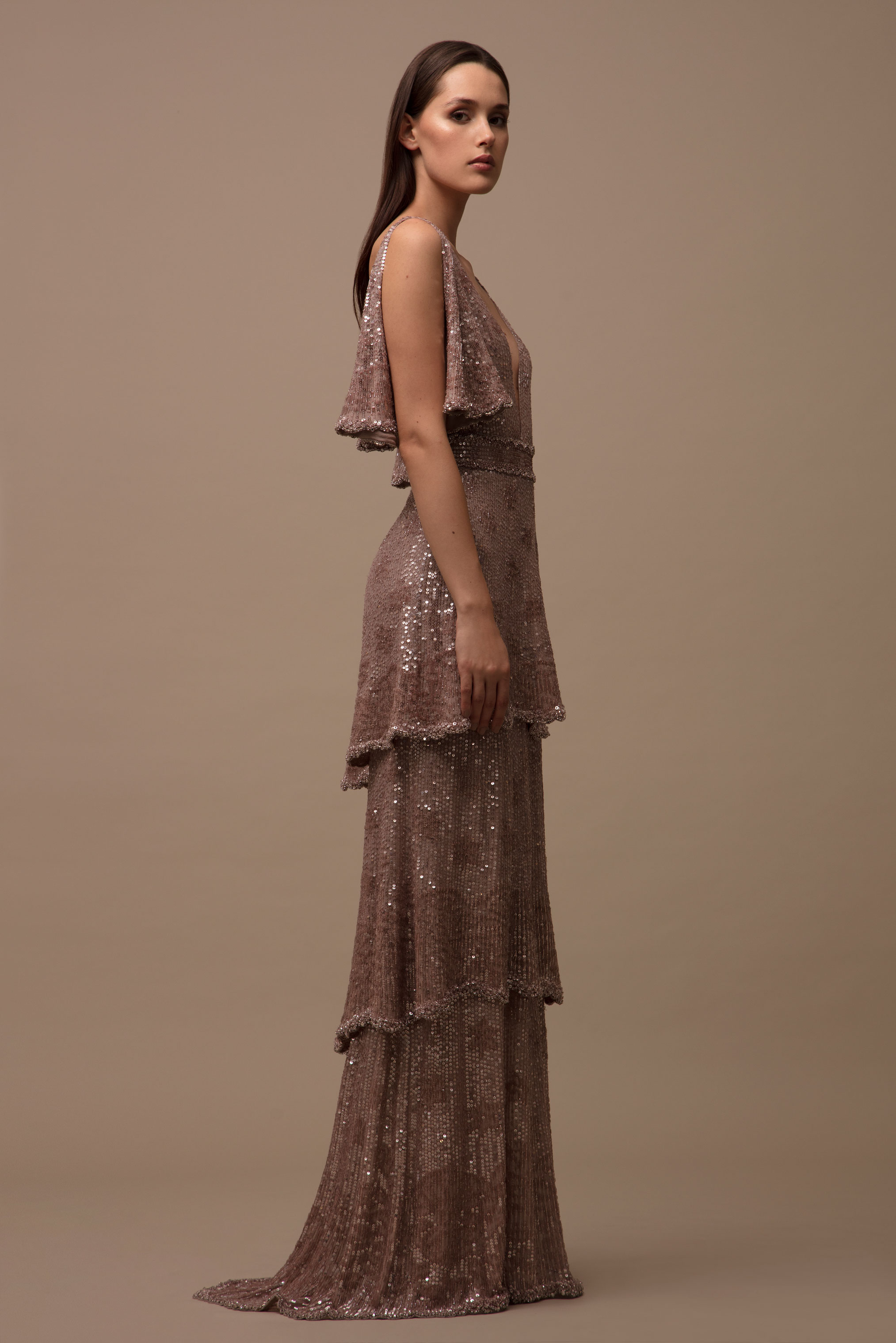 2020 Glitter Evening Dresses V Neck Sequins Beaded Sleeveless Prom Dress Backless Ruffled Tiers Custom Made Formal Party Gown