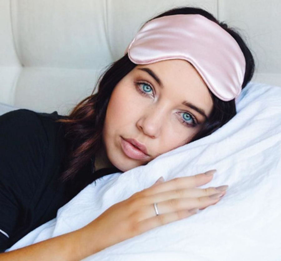 3D Sleep Mask Eyeshade Silk Rest Eyes Patch Portable Travel Sleeping Eye Mask Blindfold Eyeshade Cover Mask for Sleep Women Men RRA2632-1
3D Sleep Mask Eyeshade Silk Rest Eyes Patch Portable Travel Sleeping Eye Mask Blindfold Eyeshade Cover Mask for Sleep Women Men RRA2632-1