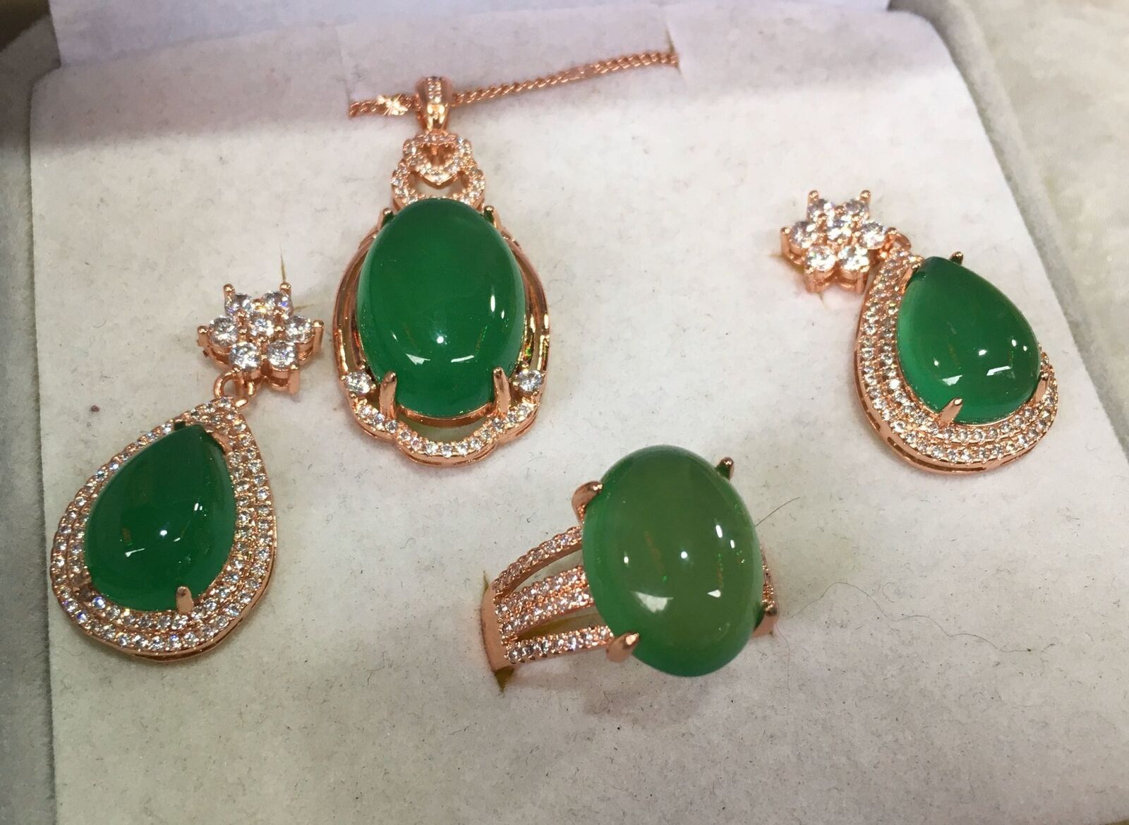 Natural green Chalcedony Jade Gemstone Necklace Pendant Earrings Ring Set, Deep green
Natural green Chalcedony Jade Gemstone Necklace Pendant Earrings Ring Set, Deep green