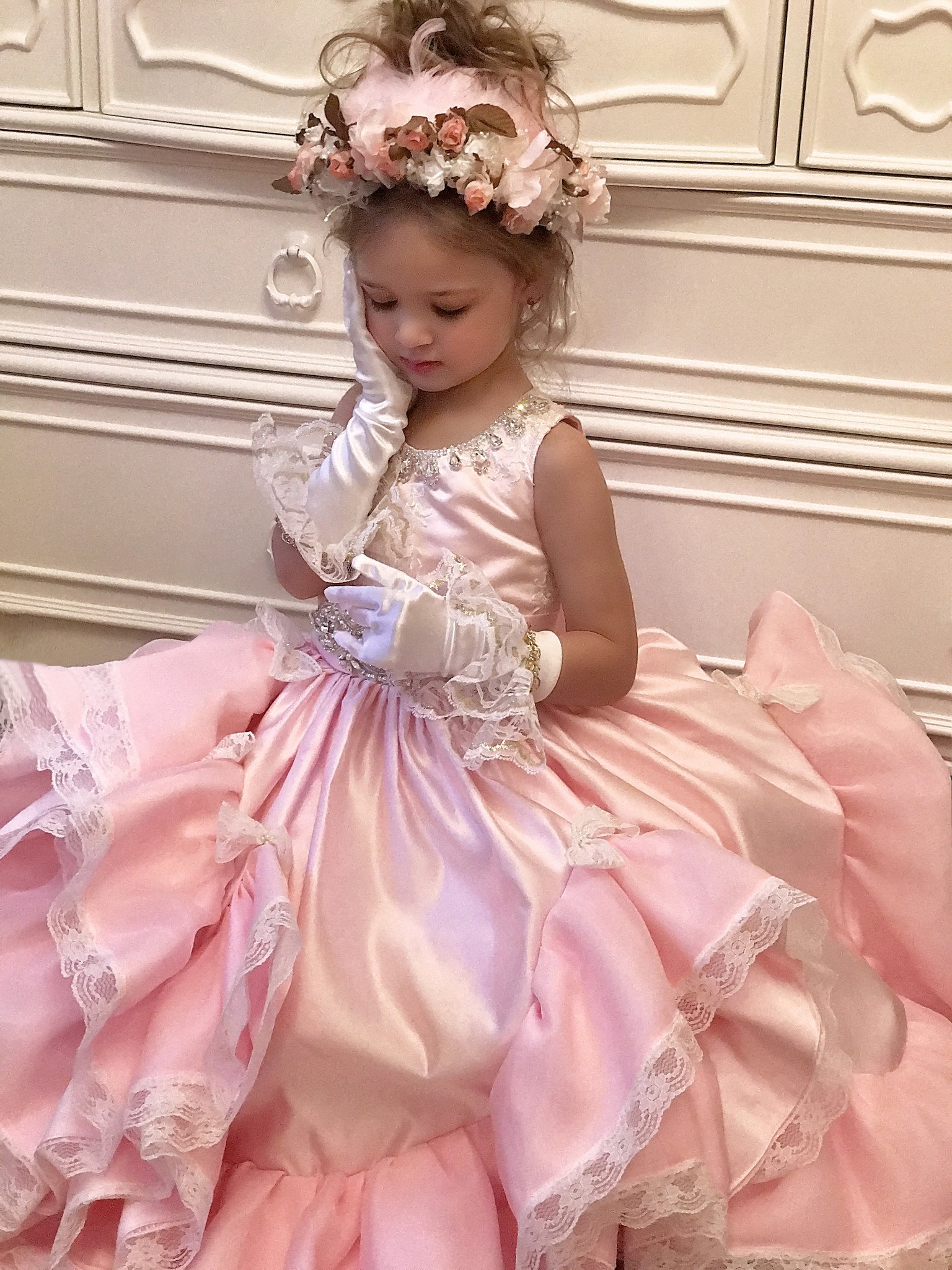 Cute Pink Flower Girl Dresses For Weddings Jewel Neck Lace Rhinestone Sash Girls Pageant Gowns Tutu First Holy Communion Dresses Party