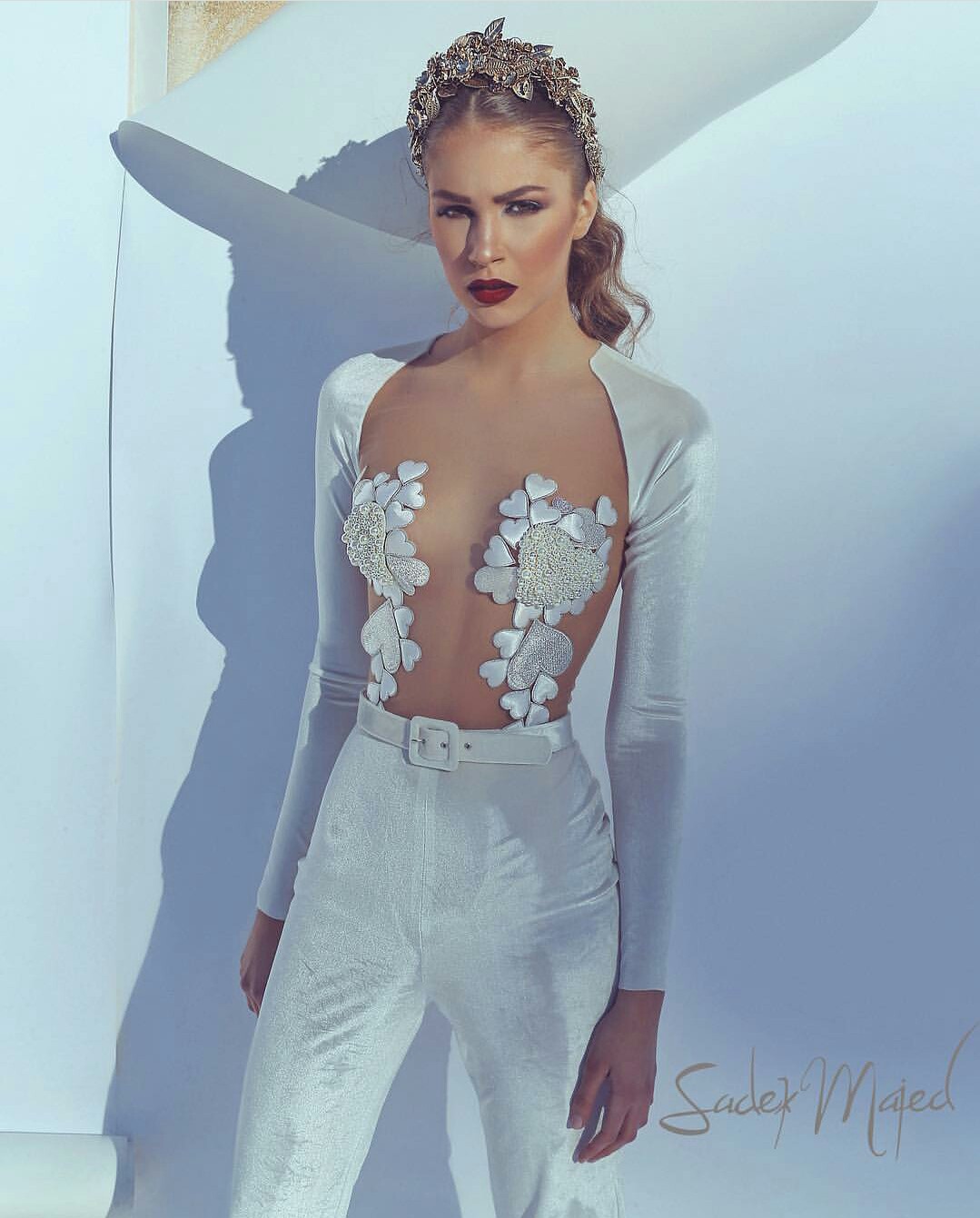 2019 Fashion Illusion Jumpsuits Prom Dresses Sheer Jewel Neck Velvet Long Sleeves Pant Suits Party Wear Gorgeous Evening Gowns