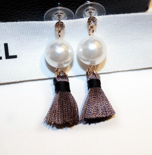 Wholesale- fashion luxury designer glittering diamond classic elegant pearl tassel stud earrings for woman girls
Wholesale- fashion luxury designer glittering diamond classic elegant pearl tassel stud earrings for woman girls