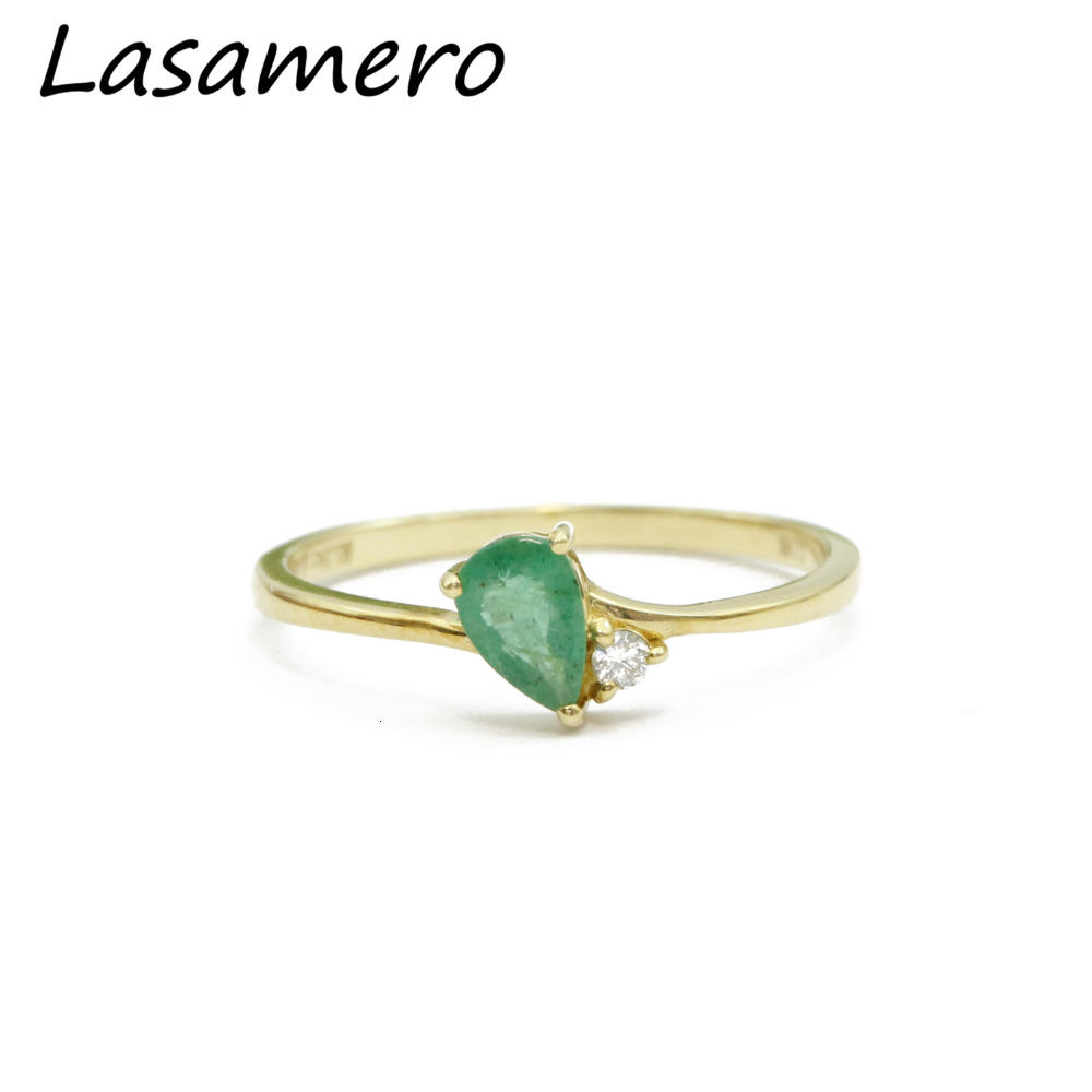 LASAMERO Pear Cut 0.28ct Natural Emerald Gemstone Water Drop 18k Yellow Gold Minimalist Diamond Side Stone Engagement Ring CJ191210
LASAMERO Pear Cut 0.28ct Natural Emerald Gemstone Water Drop 18k Yellow Gold Minimalist Diamond Side Stone Engagement Ring CJ191210