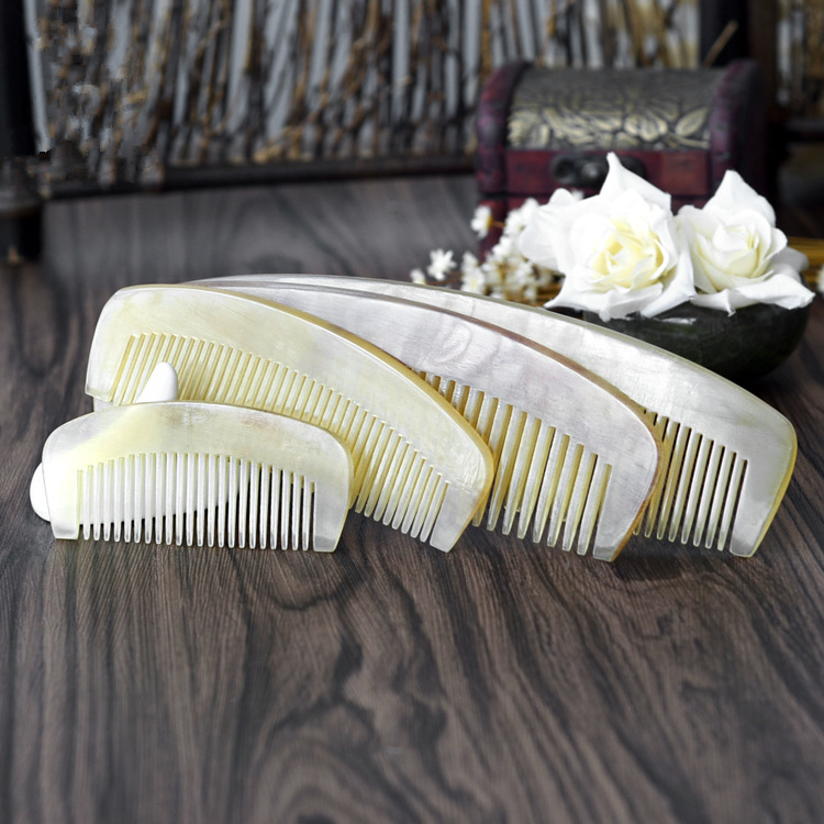 1PC Natural Grain Horn Comb Multi-size Portable Massage Bag Comb half-moon Straight Hair G0425, Silver
1PC Natural Grain Horn Comb Multi-size Portable Massage Bag Comb half-moon Straight Hair G0425, Silver