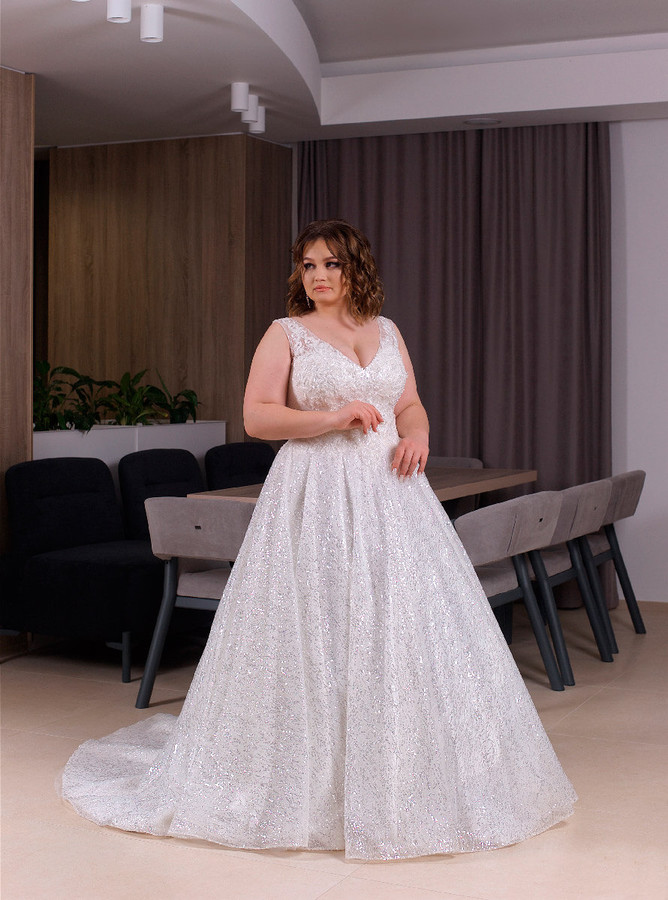 2020 Plus Size Bohemian Wedding Dress With Wrap V Neck Appliqued Sequins Sleeveless Bridal Gowns Backless Ruffle Sweep Train Abiti Da Sposa