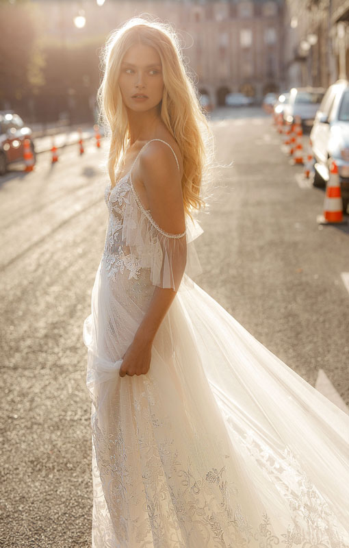 Lace Beach Stylish Backless Wedding Dresses Sheer Plunging Neck Beaded Appliqued Bridal Gowns A Line Sweep Train Tulle Robe De Marie