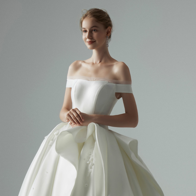 2020 Modest YL Ball Gown Off Shoulder Sleeveless Lace Up Wedding Dresses Lace Applique Satin Ruffles Wedding Gowns Sweep Train Bridal Gowns