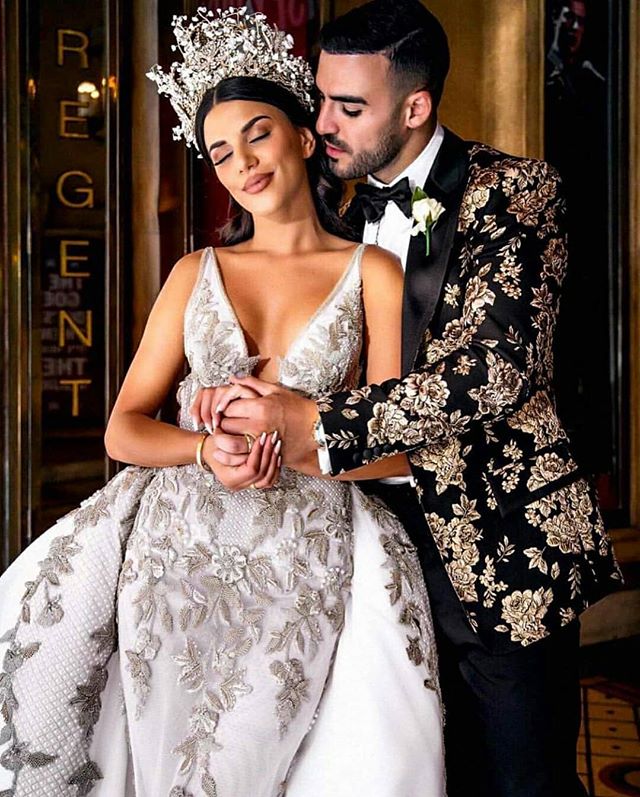 plus size vintage wedding dresses with detachable sleeveless deep v neck lace appliqued court train sexy robes de marie