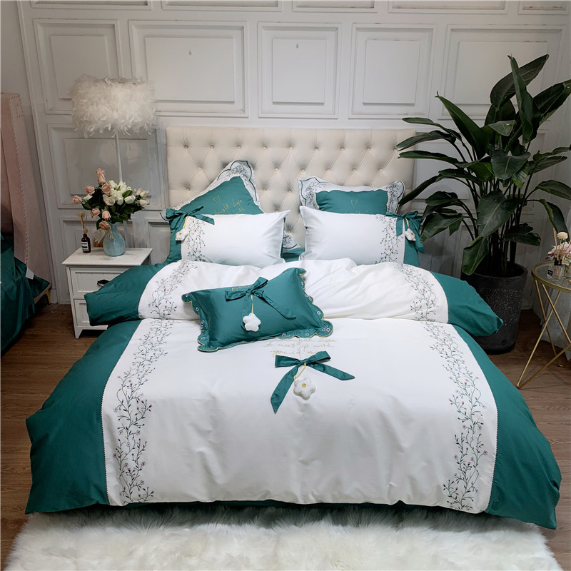 2020 Classic embroidery Egyptian cotton bed linen Soft Satin bedding Bow duvet cover pillowcases bedspreads 4/7pcs sets
2020 Classic embroidery Egyptian cotton bed linen Soft Satin bedding Bow duvet cover pillowcases bedspreads 4/7pcs sets