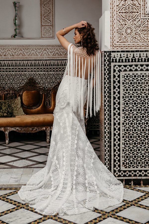 2019 Mermaid Wedding Dresses With Detachable Wrap V Neck Lace Appliqued Sweep Train Bohemian Wedding Dress Custom Made Plus Size Bridal Gown