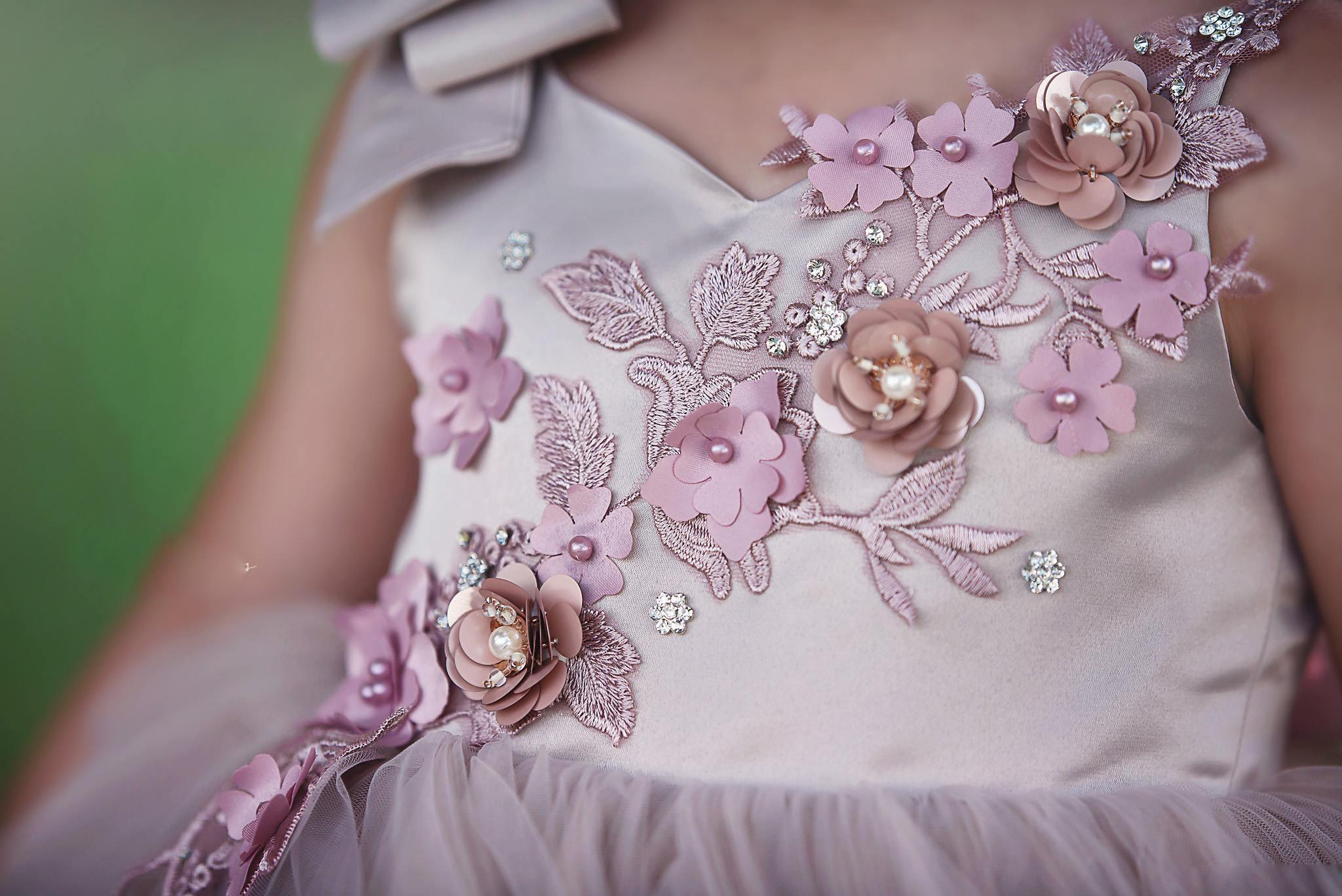 Modest Spaghetti Backless Sleeveless Hand Made Flower Pearls Bow Tiered Wedding Party Floor Length Princess Girl Dress 0508