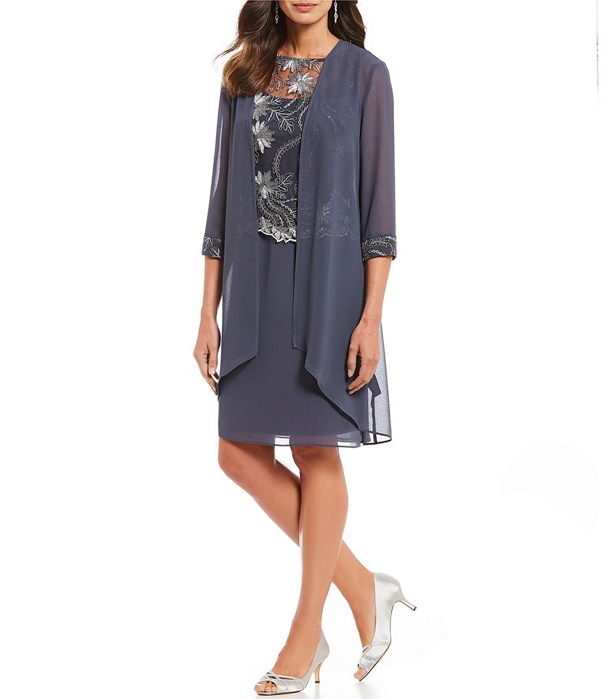 Grey Mother of the Bride Dresses 3/4 Long Sleeves Jewel Neck Lace Appliqued Knee Length Formal Party Gowns Prom Dress