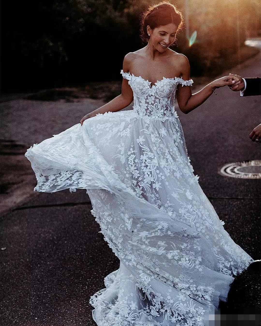 A Modest Line Beach Dresses Off the Shoulder D Floral Applique Sweep Train Plus Size Custom Made Country Wedding Bridal Gown pplique