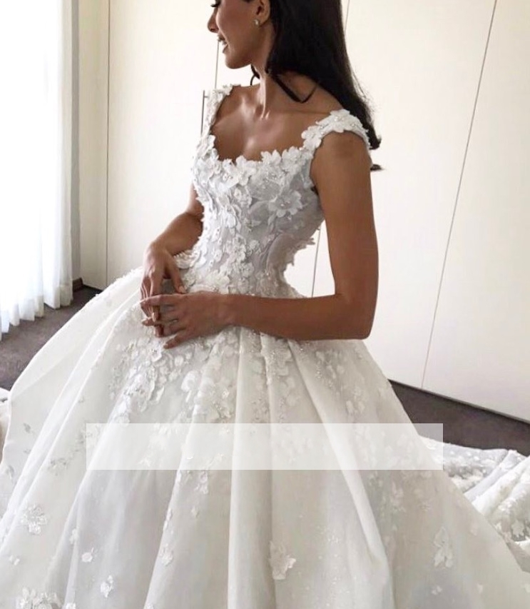 Princess Ball Gown Wedding Dresses Vintage Arabic Sweetheart 3D Floral Backless Beaded Straps Ruched Chapel Train Bridal Wedding Gowns