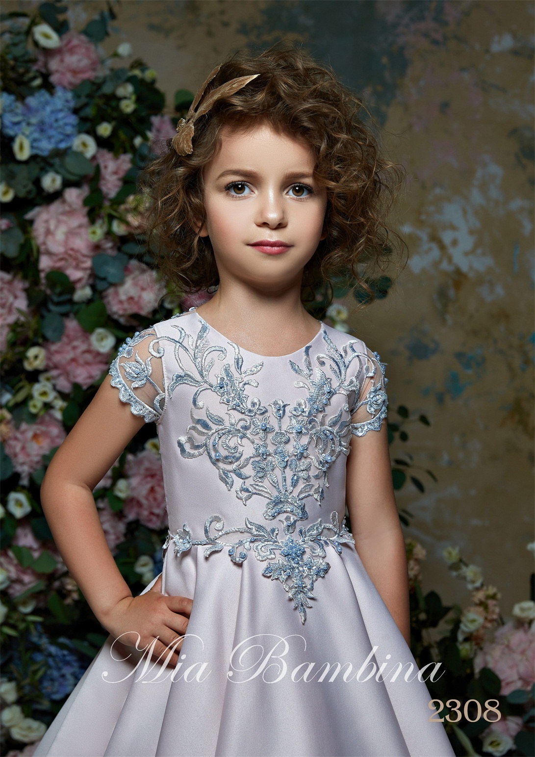 Flower Girl Dresses Jewel Neck Appliqued Beaded Short Sleeves Girl Pageant Gown Ruffle Sweep Train Custom Made Satin Birthday Gowns