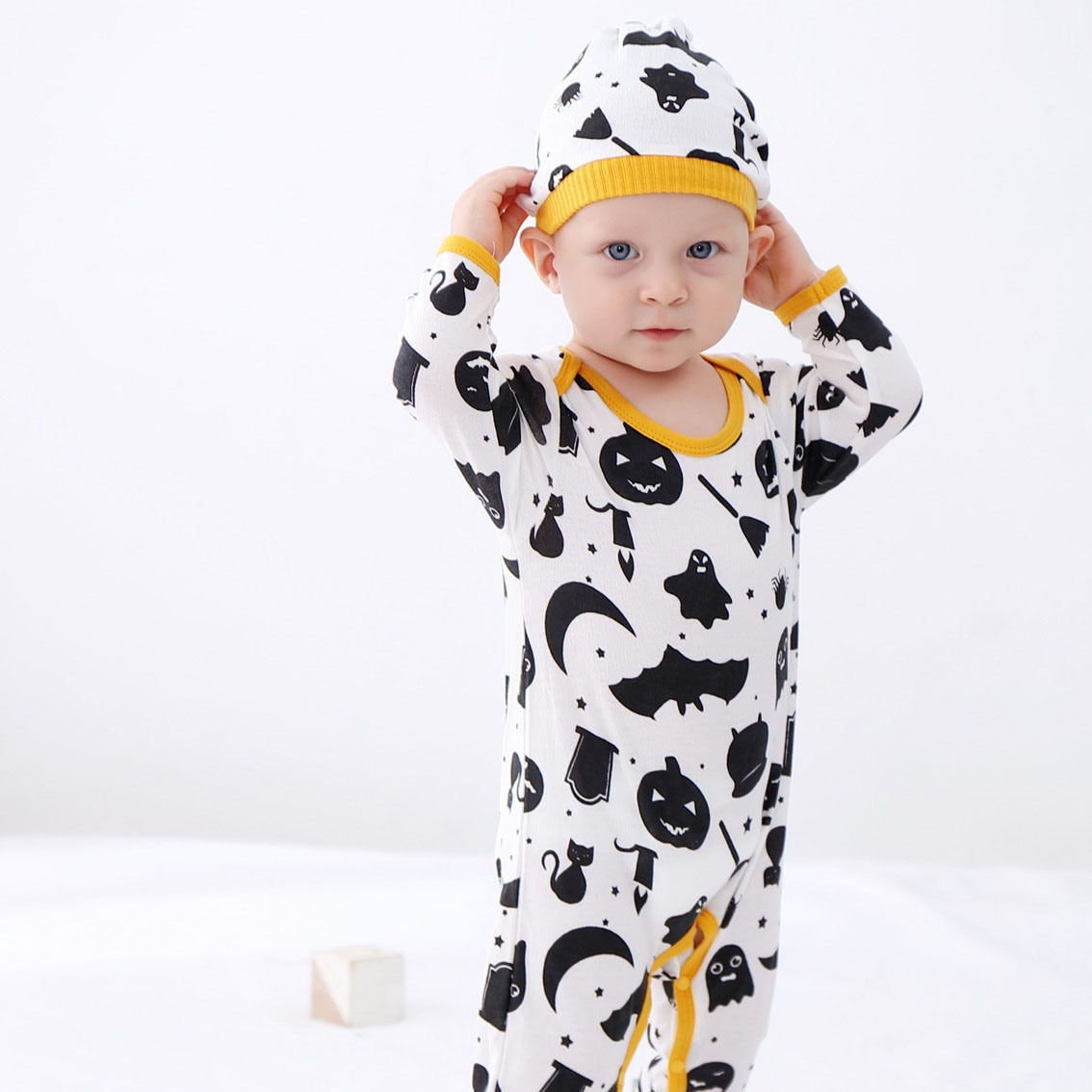 Babys Designer Crawling Suits Boys Childrens Wear Halloween Pumpkin Letter Printing Dress + Hat Coverall Letter Print Clothes for Nightwear, Gray
Babys Designer Crawling Suits Boys Childrens Wear Halloween Pumpkin Letter Printing Dress + Hat Coverall Letter Print Clothes for Nightwear, Gray