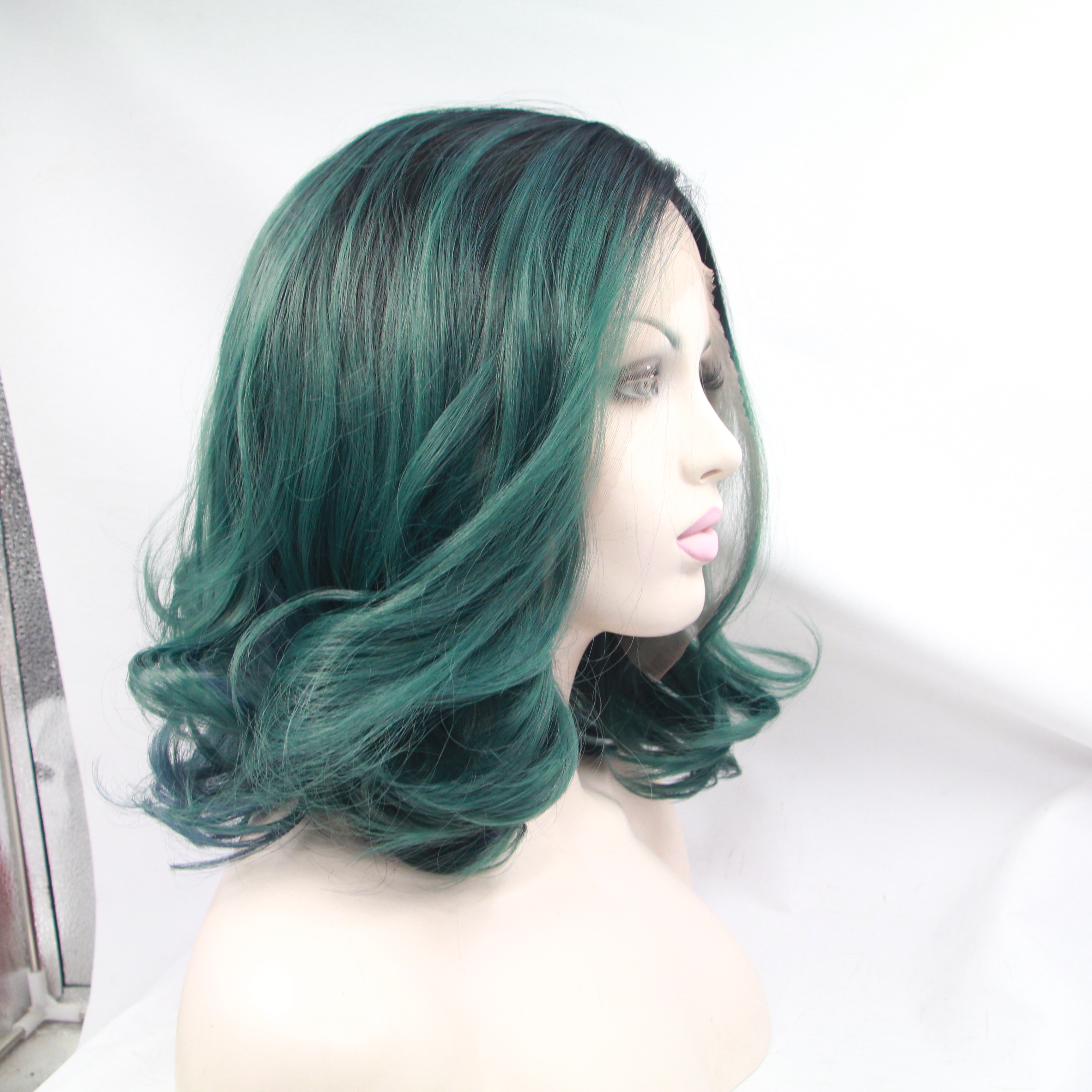 2020 Fashion Dark Green Wavy Synthetic Wig 14 inch Short Cosplay Women Wig Costume Heat Resistant Halloween Party Wig Natural Wave