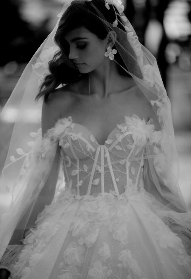 Lace Bohemian Dresses Off The Shoulder 3D Ral Appliqued A E Long Sleeve Bridal Gowns Sweep Train Boho Wedding Dress 1102