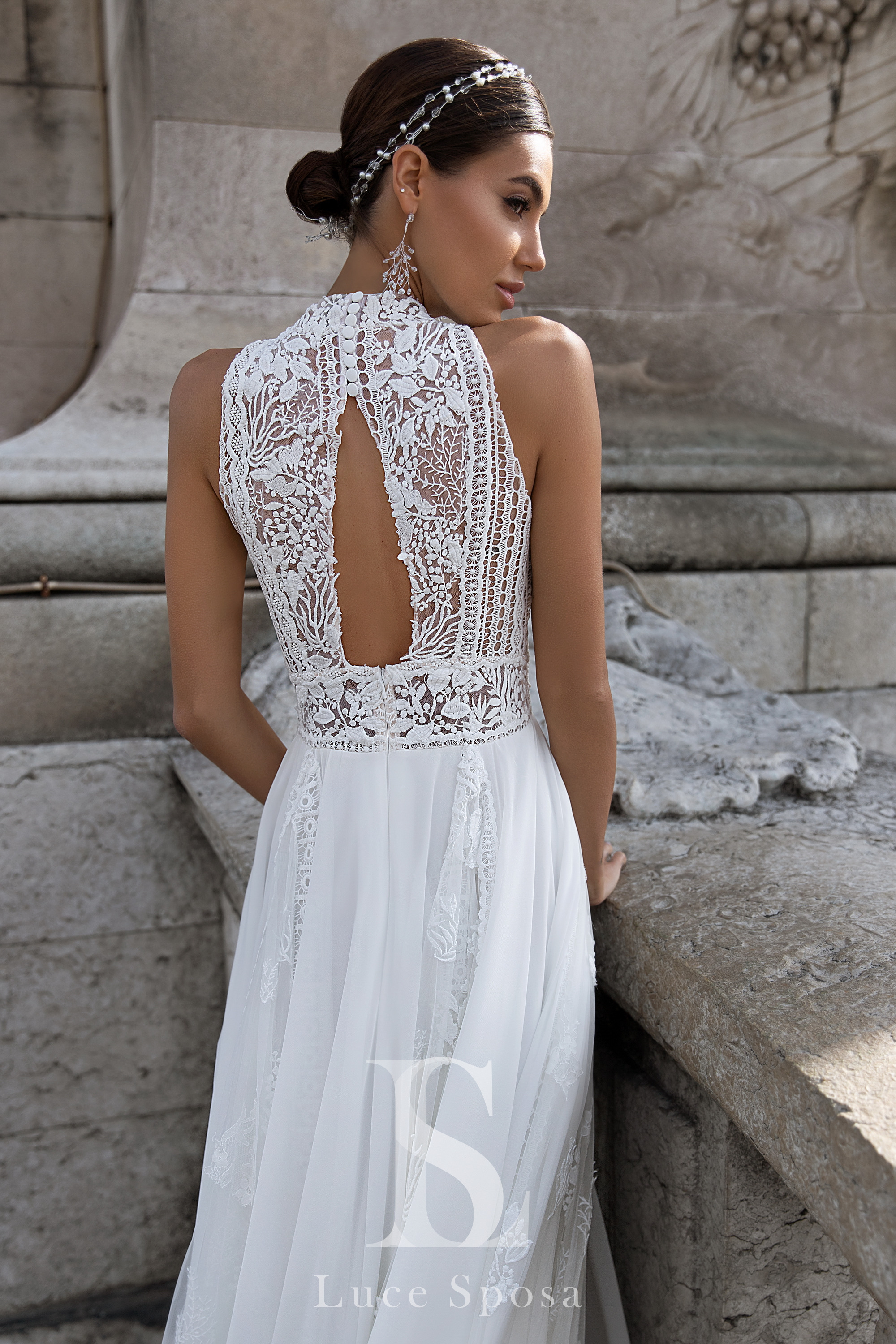 bohenmian bridal dresses high neck beaded appliqued sleeveless wedding dress hollow back ruffle sweep train custom made robes de marie