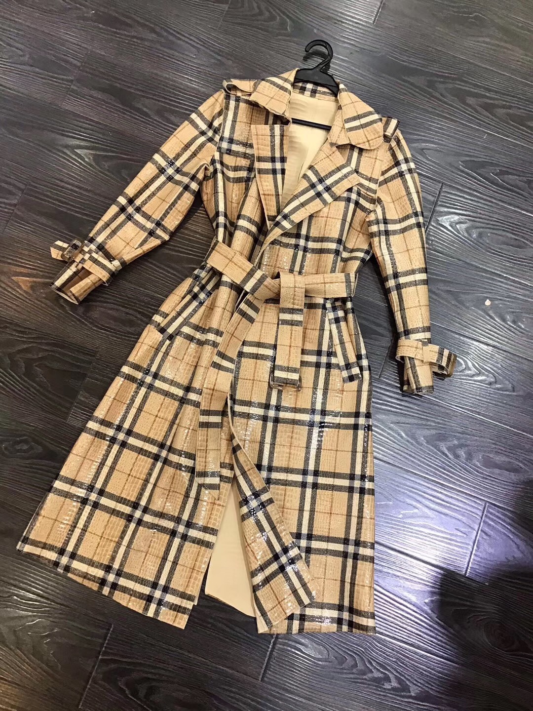 European and American women&#039;s clothing winter new style Long-sleeved lapel plaid bright face fashion lace-up Trench coat от DHgate WW