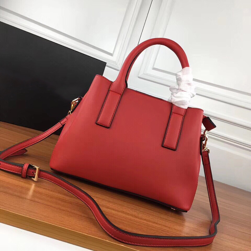 new selling style Cowhide palm print Elegant ladies handbag purse Stylish and casual single-shoulder crossbody bags Compartment zipper bag, Black
new selling style Cowhide palm print Elegant ladies handbag purse Stylish and casual single-shoulder crossbody bags Compartment zipper bag, Black