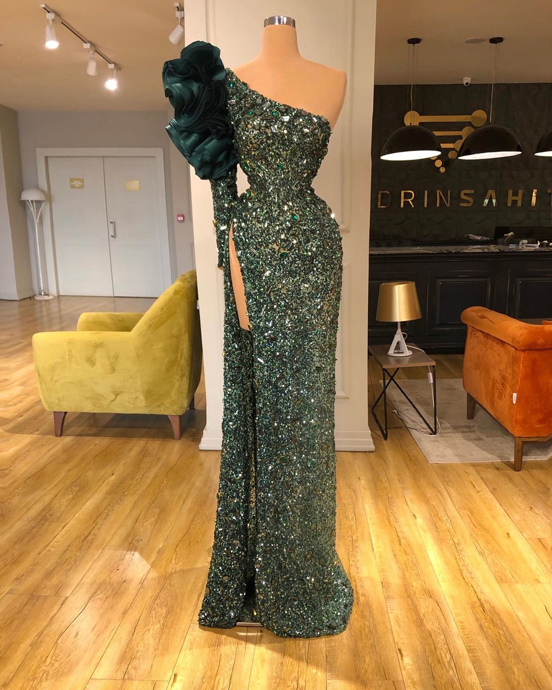 One Shoulder Crystal Prom Dresses Ruffles Beading High Side Split Evening Gowns 2020 Luxury robes de mariée