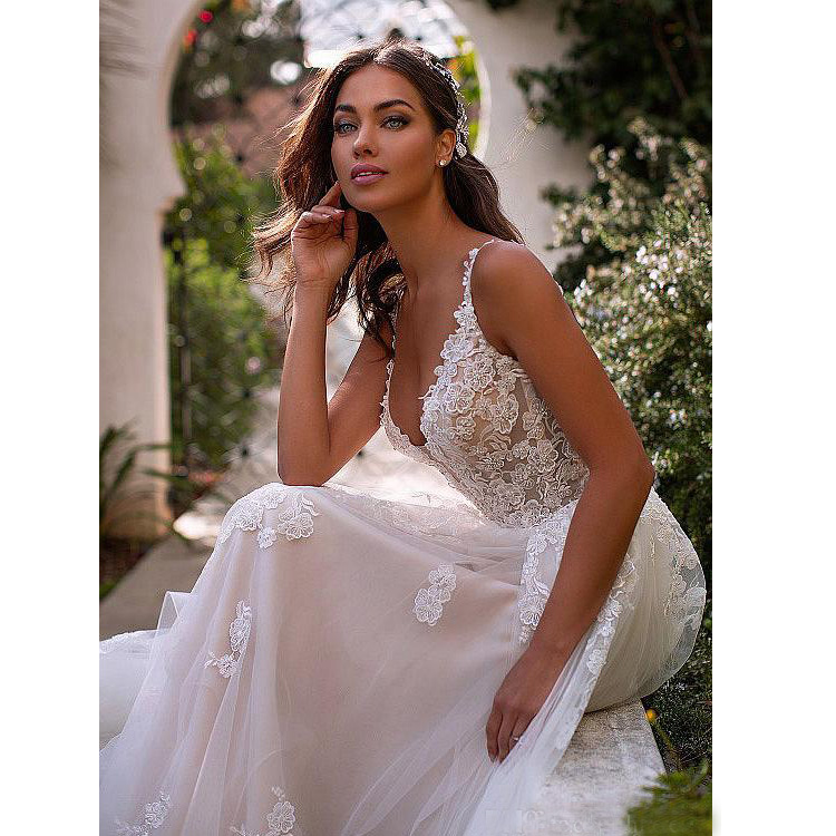 Sexy Bohemian Wedding Dresses With Detachable Train V Neck Lace Appliqued Beach Bridal Gowns Robe de Mariee Country Wedding Dress