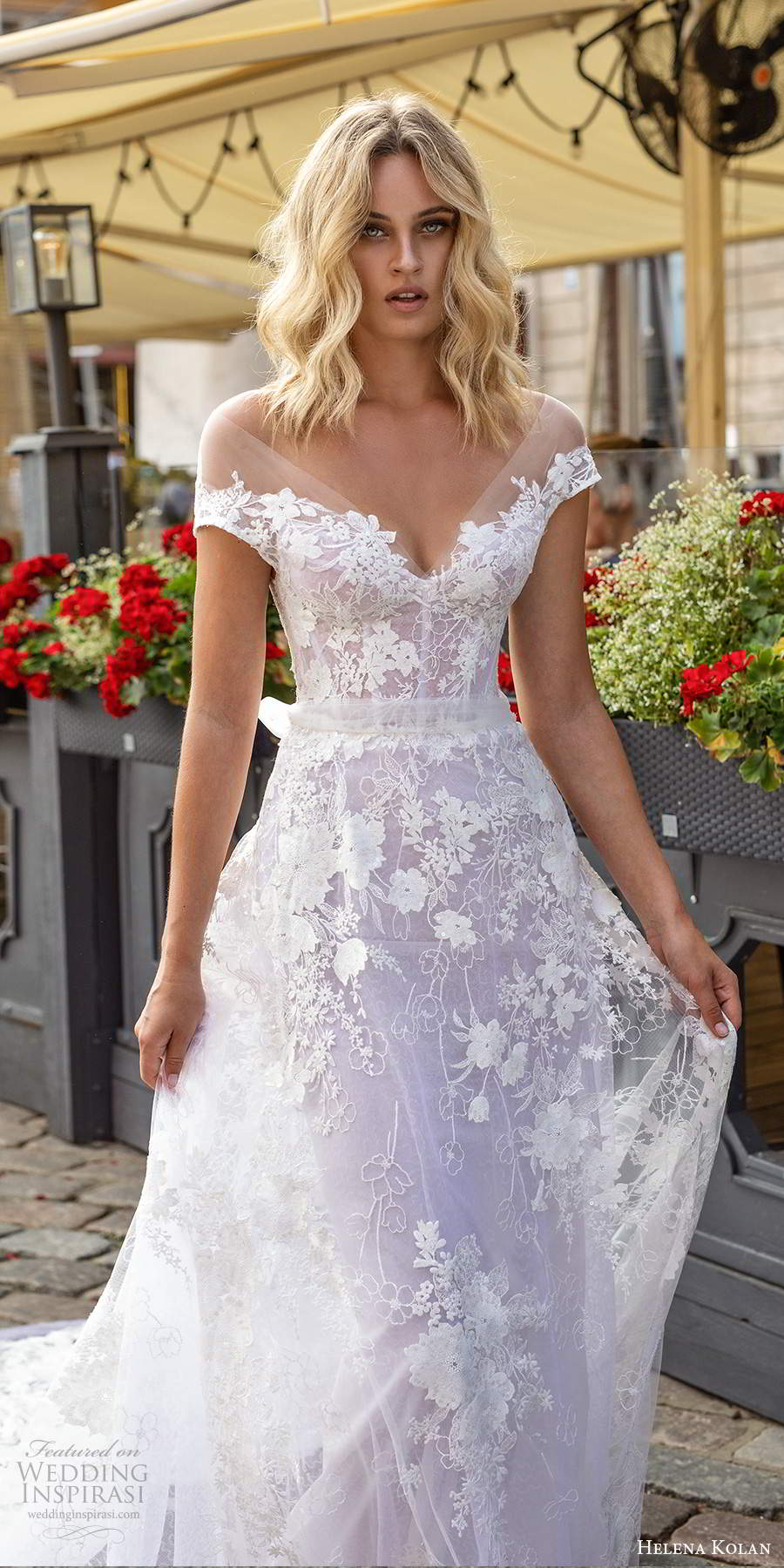Lihi Hod Beach Wedding Dresses Lace Appliqued Tulle A-line Off The Shoulder Boho Bridal Gowns Sweep Train Bohemian Wedding Dress