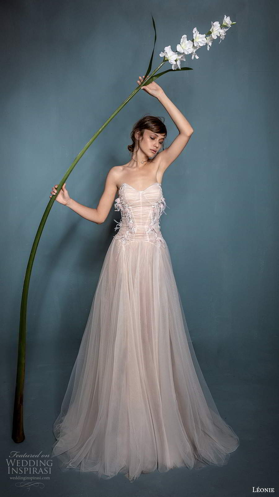 2020 New Bohemian Wedding Dresses Sweetheart Lace Feather A Line Sweep Train Beach Wedding Dress Beaded Boho Bridal Gowns Vestidos De Novia