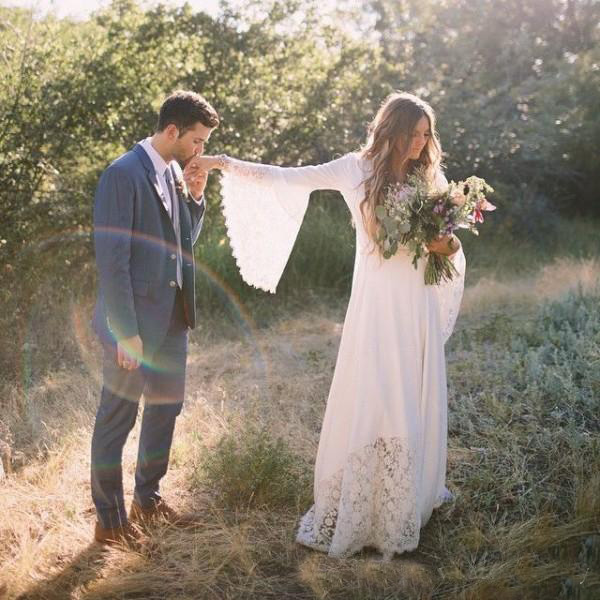Newest Bohemian Wedding Dresses Country Boho Wedding Dresses V Neck Flare Bell Sleeves Lace Bridal Gowns Custom Made