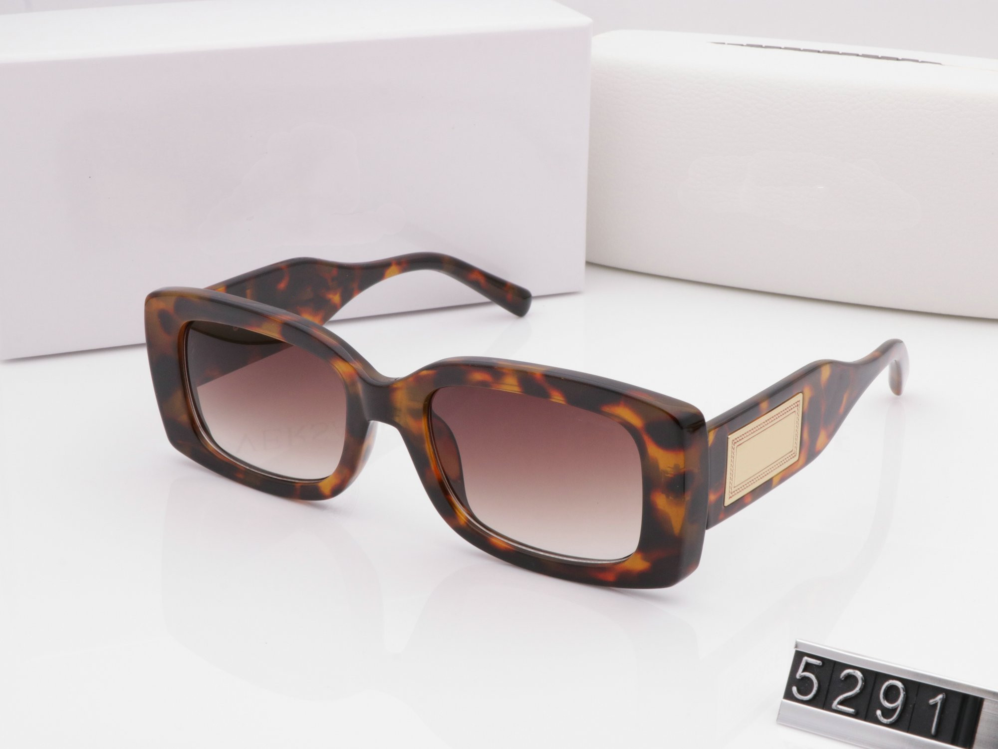 2020 High quality Polarized lens pilot Fashion Sunglasses For Men and Women Brand designer Vintage Sport Sun glasses With Cases Box, White;black
2020 High quality Polarized lens pilot Fashion Sunglasses For Men and Women Brand designer Vintage Sport Sun glasses With Cases Box, White;black